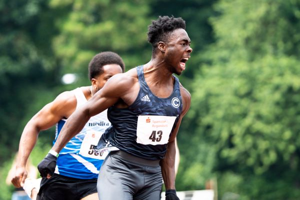 James Adebola (SCC Berlin) ueber 100m am 04.06.2022 waehrend der Sparkassen Gala in Regensburg